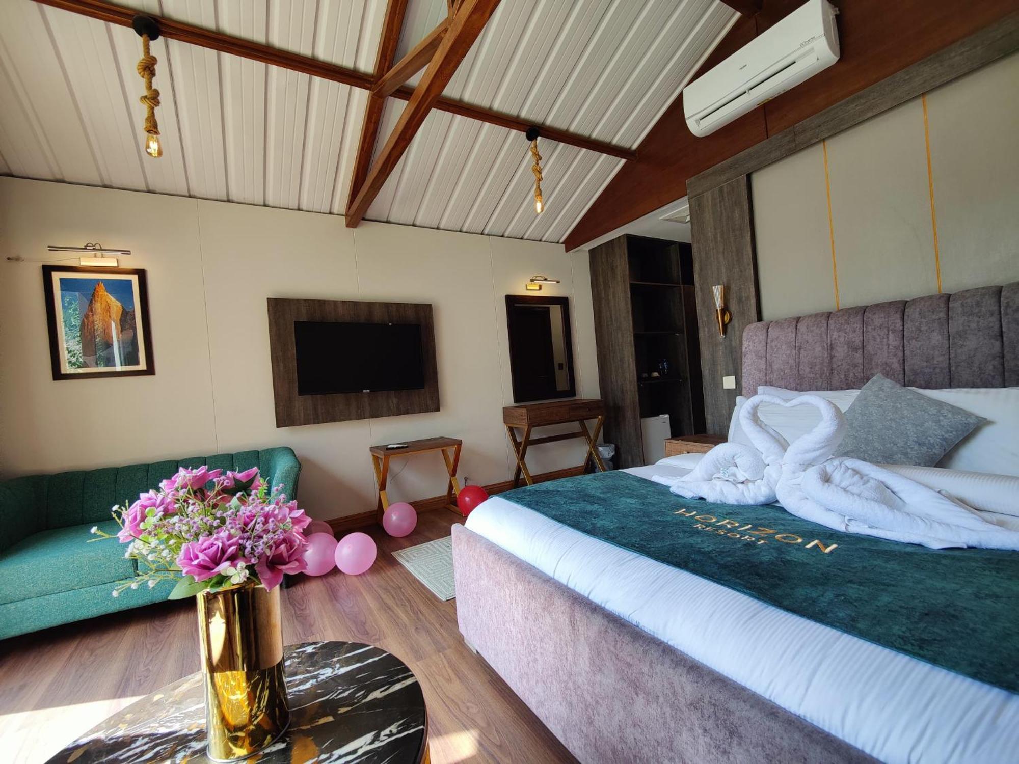 Karimabad  Horizon Resort Attabad Lake Hunza מראה חיצוני תמונה